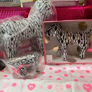 PINK Victoria's Secret Black and White Logo Dog Set